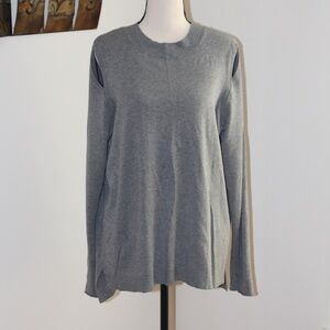 Kensie, pull over light weight long sleeve gray sweater......
